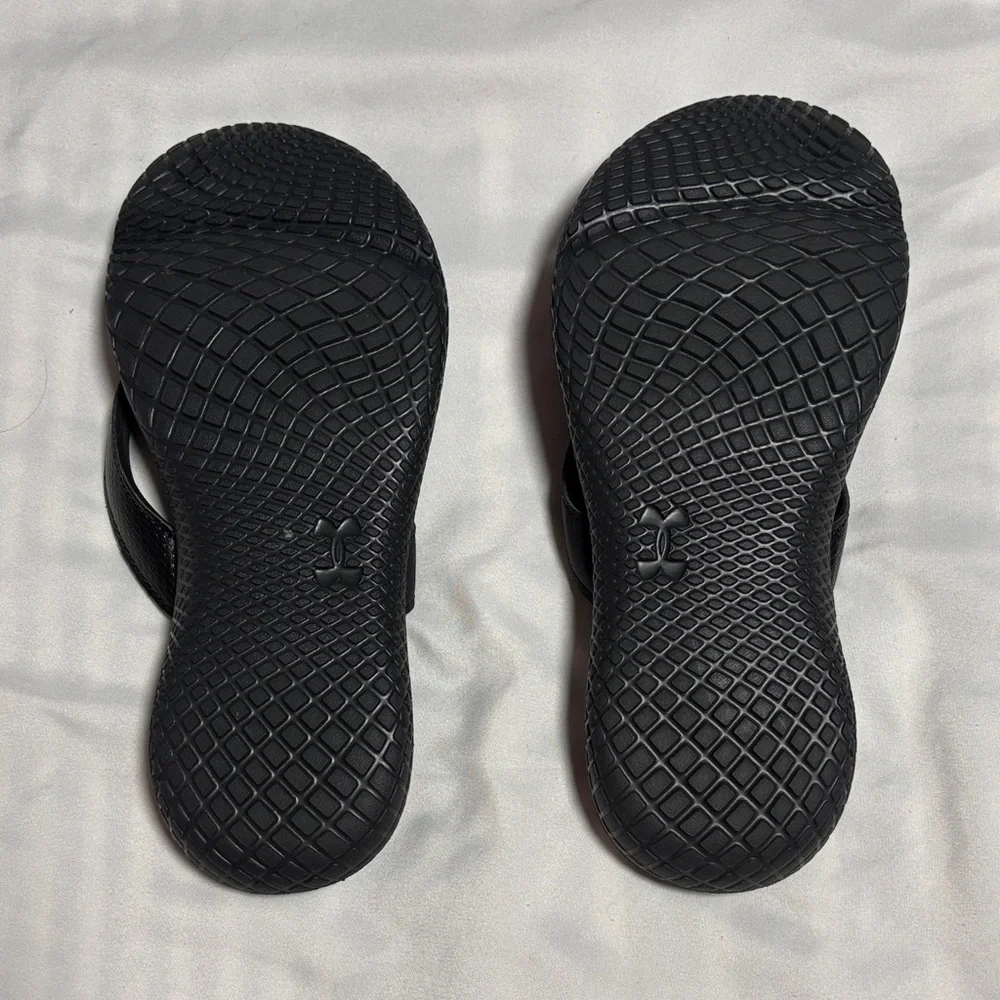 Under Armour Black Flip Flops with Logo - Picture 3 of 4